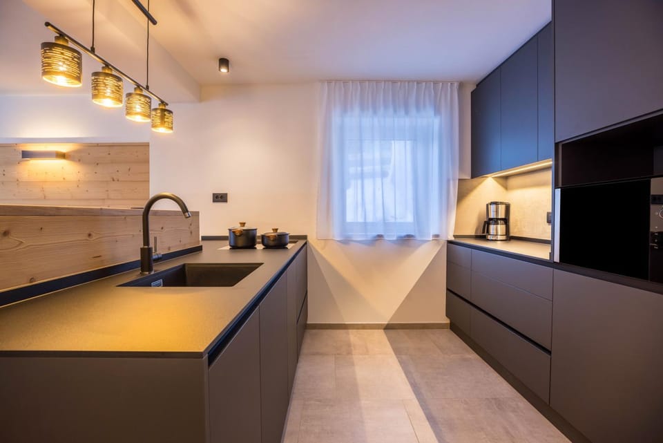 Kitchen or kitchenette, Living room