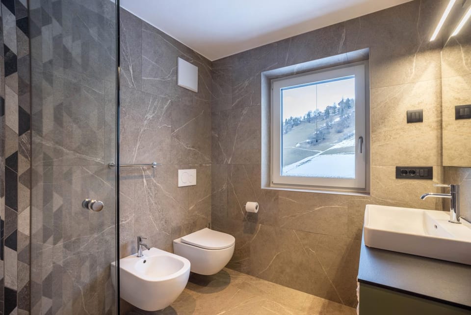 Bathroom, Living room