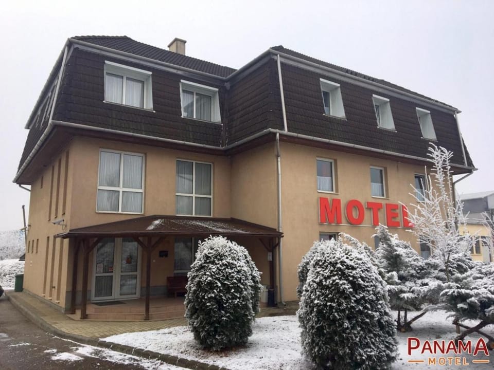 Panama Motel Bed and Breakfast in Székesfehérvár