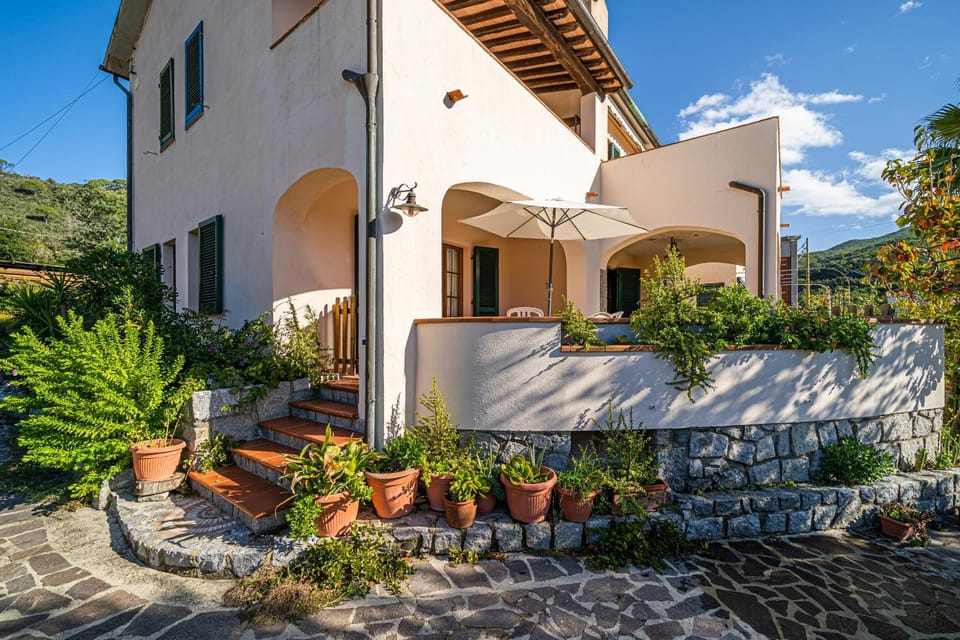 Property building, Patio, Facade/entrance, Day, Garden, View (from property/room), Balcony/Terrace, Garden view