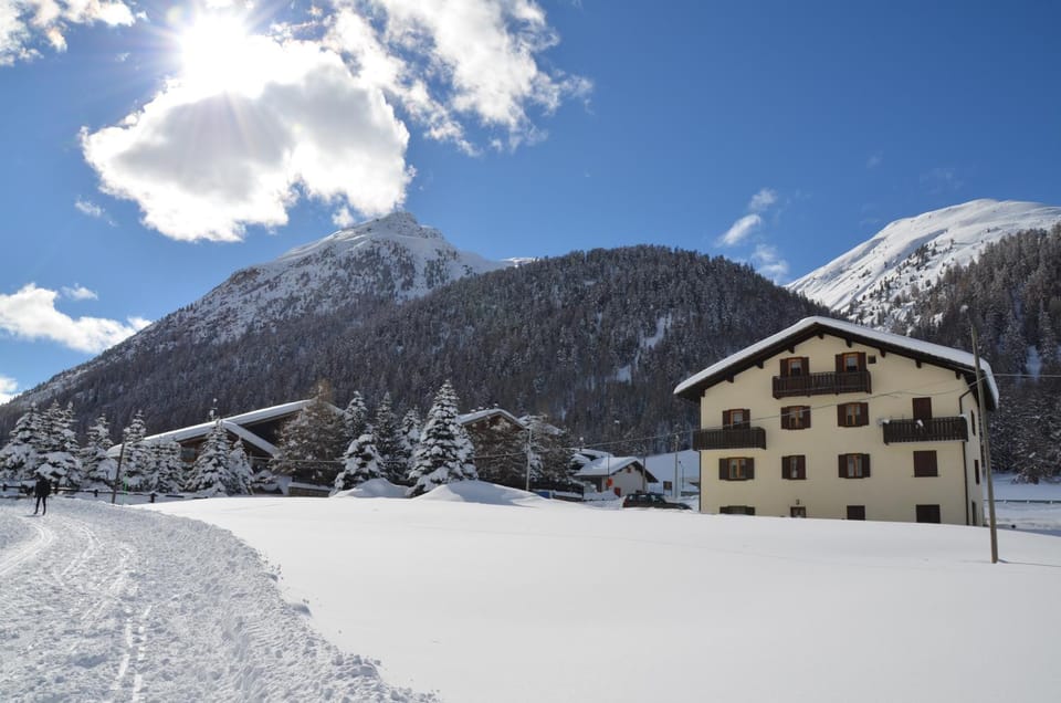 Property building, Neighbourhood