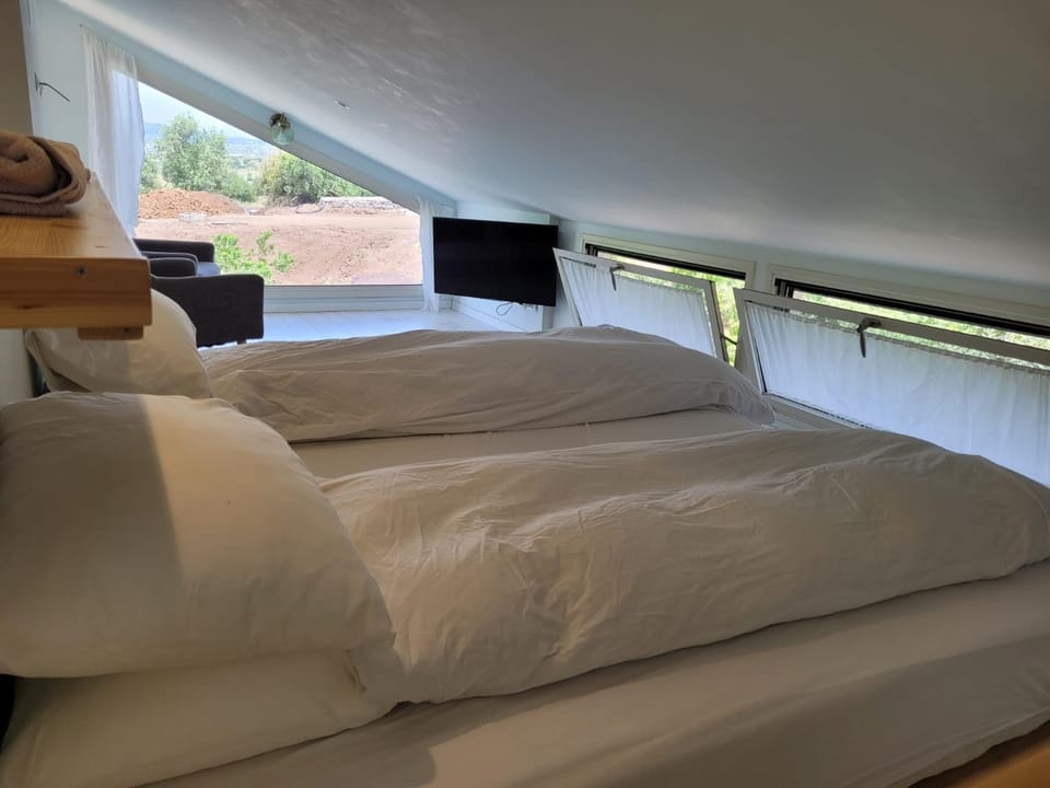 על גג העולם - צפון הגולן - On the Top of the World - Northern Golan Bed and Breakfast in North District