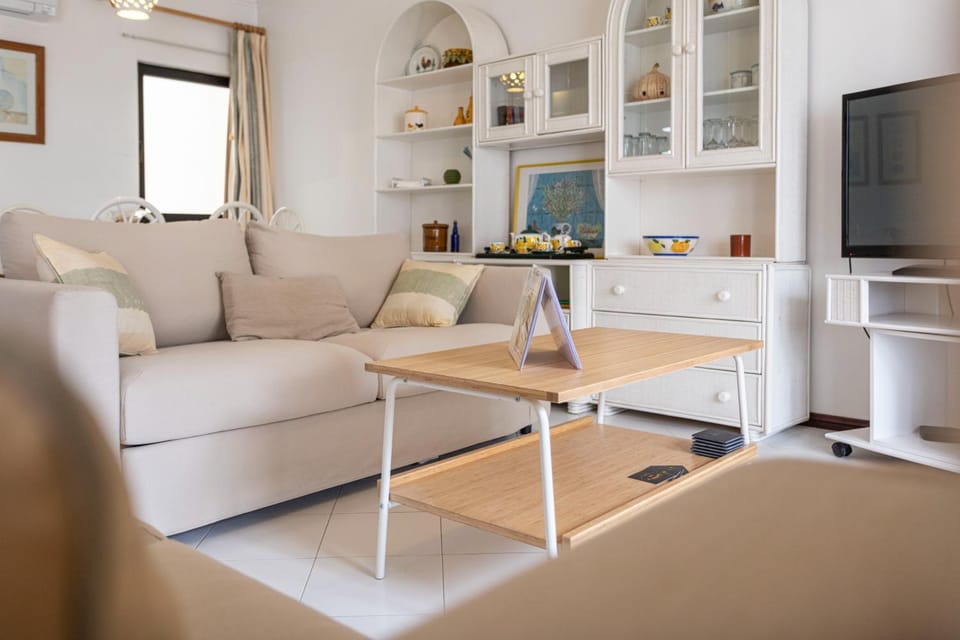 Communal lounge/ TV room, TV and multimedia, Living room
