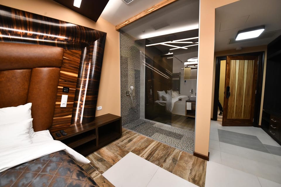 Bed, Bathroom, Photo of the whole room