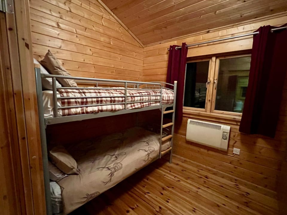 Bedroom, bunk bed