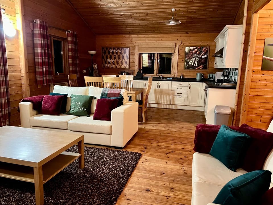 Kitchen or kitchenette, Living room, Seating area, Dining area, minibar, pet friendly, stove