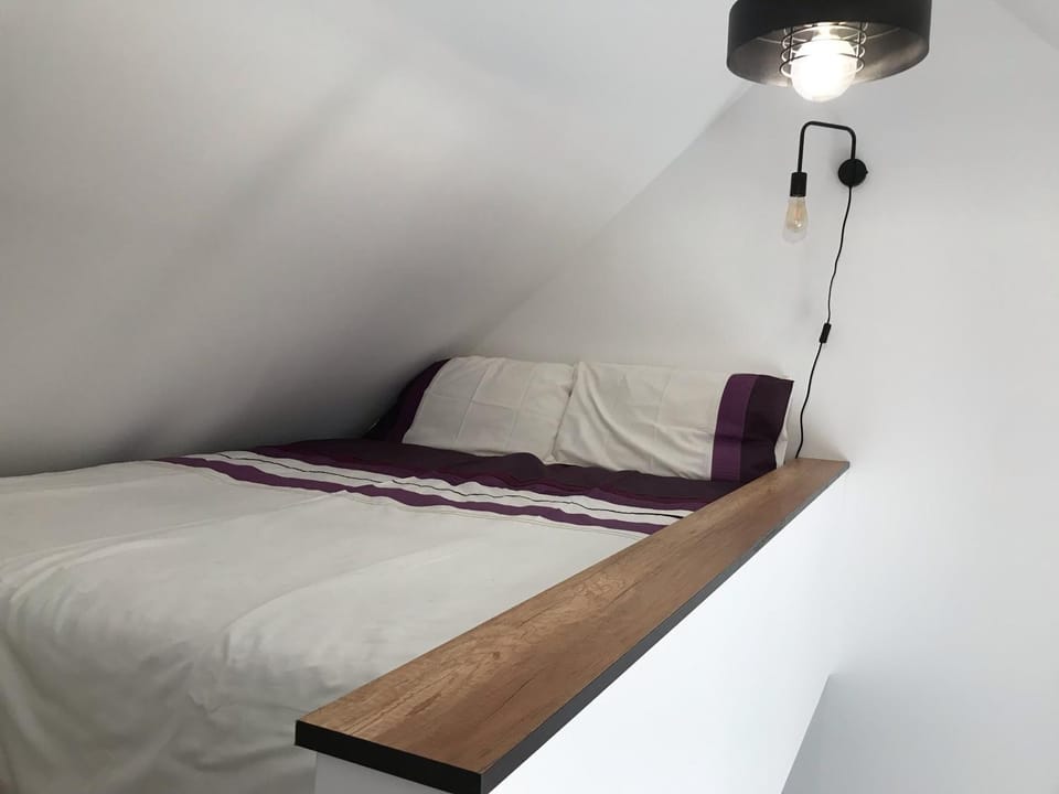 Bedroom, bunk bed