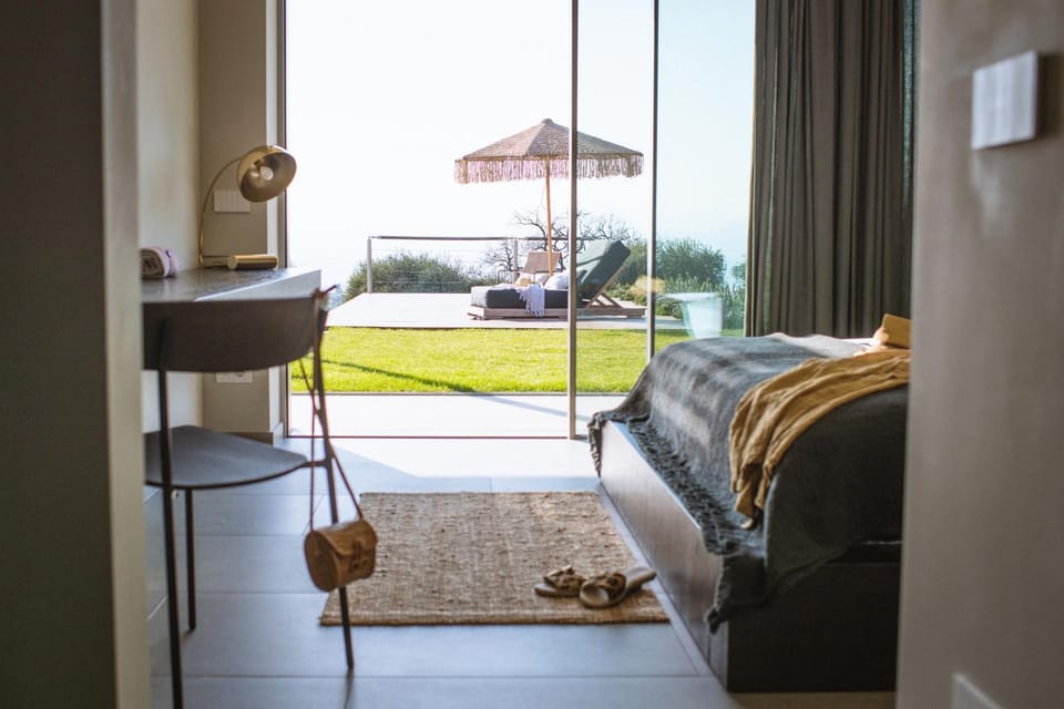 Bed, Bedroom, Garden view, Lake view, Pool view