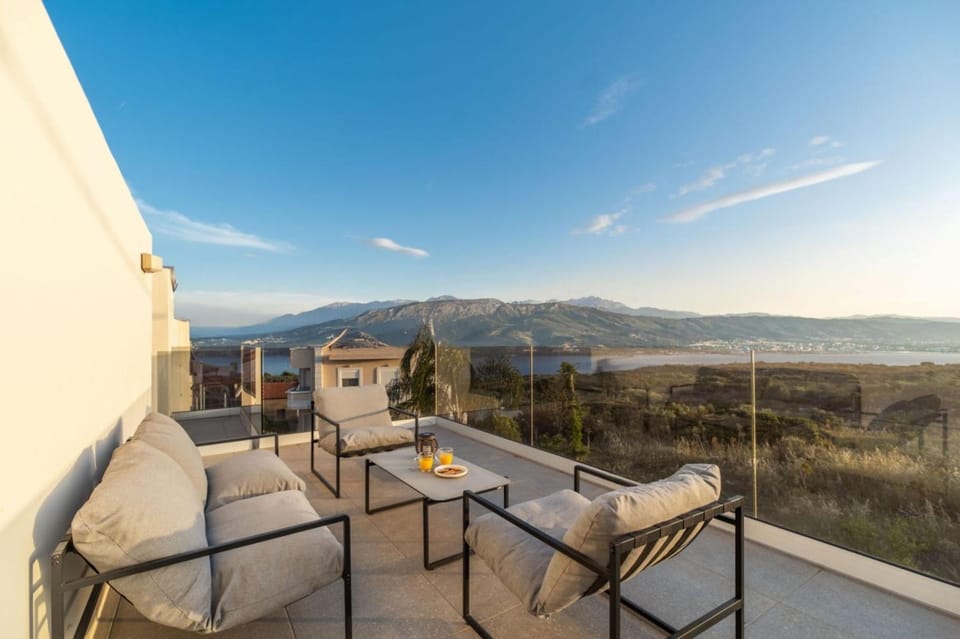 Balcony/Terrace, Balcony/Terrace, Seating area, Mountain view, Sea view