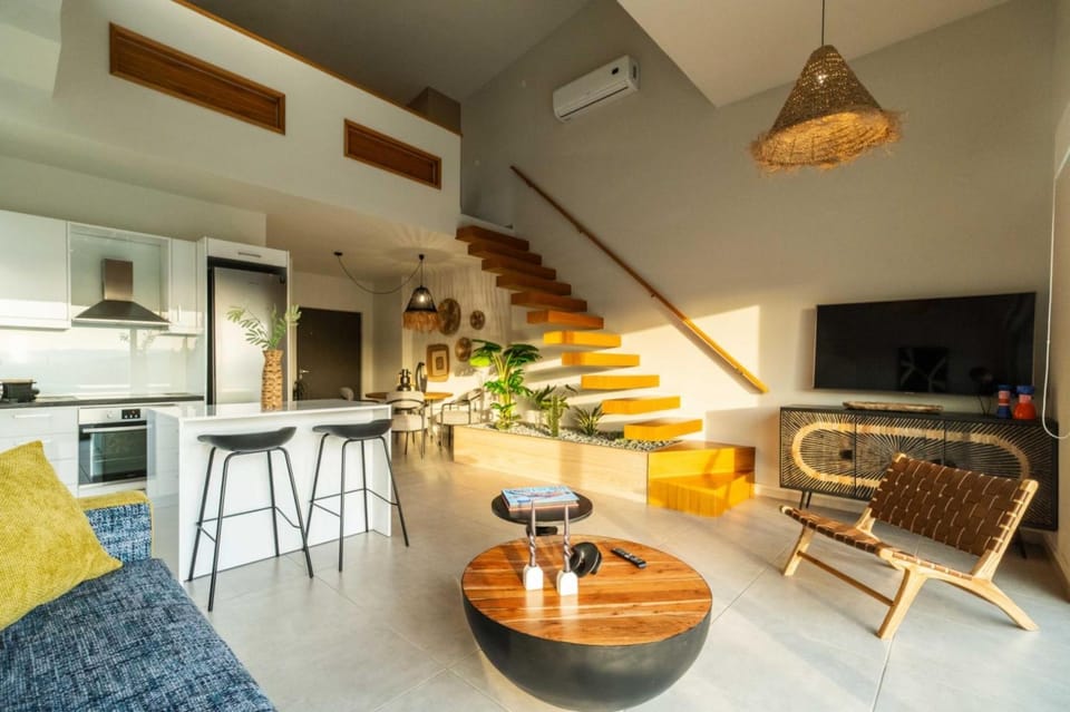 TV and multimedia, Living room, Decorative detail, Seating area, kitchen