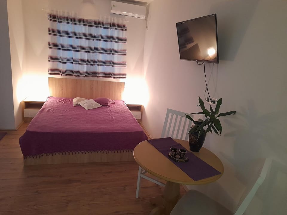 TV and multimedia, Bedroom, air conditioner