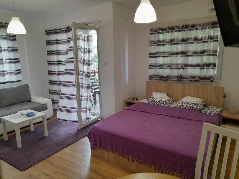 Bed, Photo of the whole room