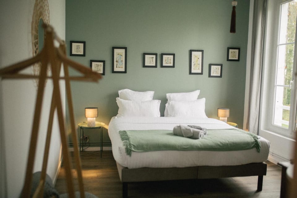 Bed, Photo of the whole room, Bedroom