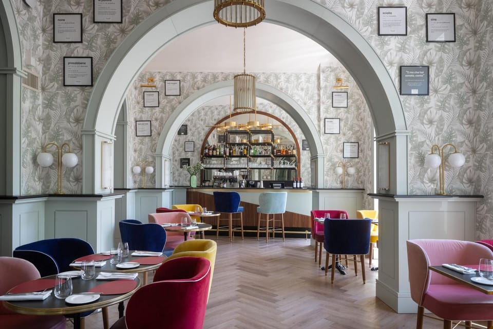 Restaurant/places to eat, Restaurant/places to eat, Lounge or bar