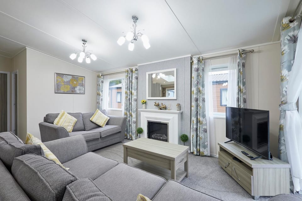 Communal lounge/ TV room, TV and multimedia, Living room, Seating area