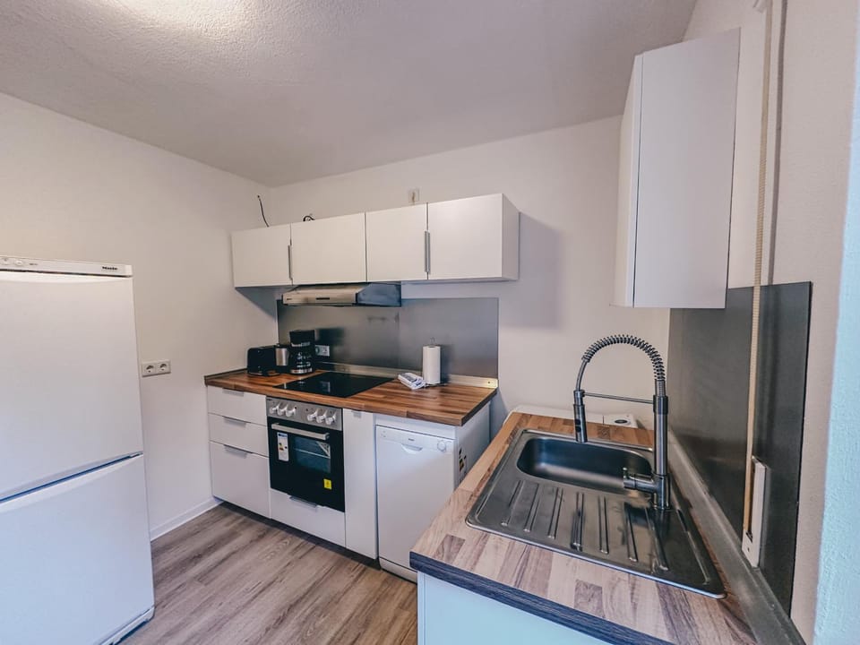 Kitchen or kitchenette, dishwasher, oven, pet friendly, stove, toaster, washing machine