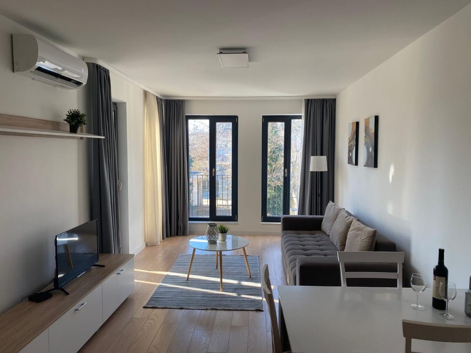 Brand new apartment with outdoor swimming pool Apartment in Varna