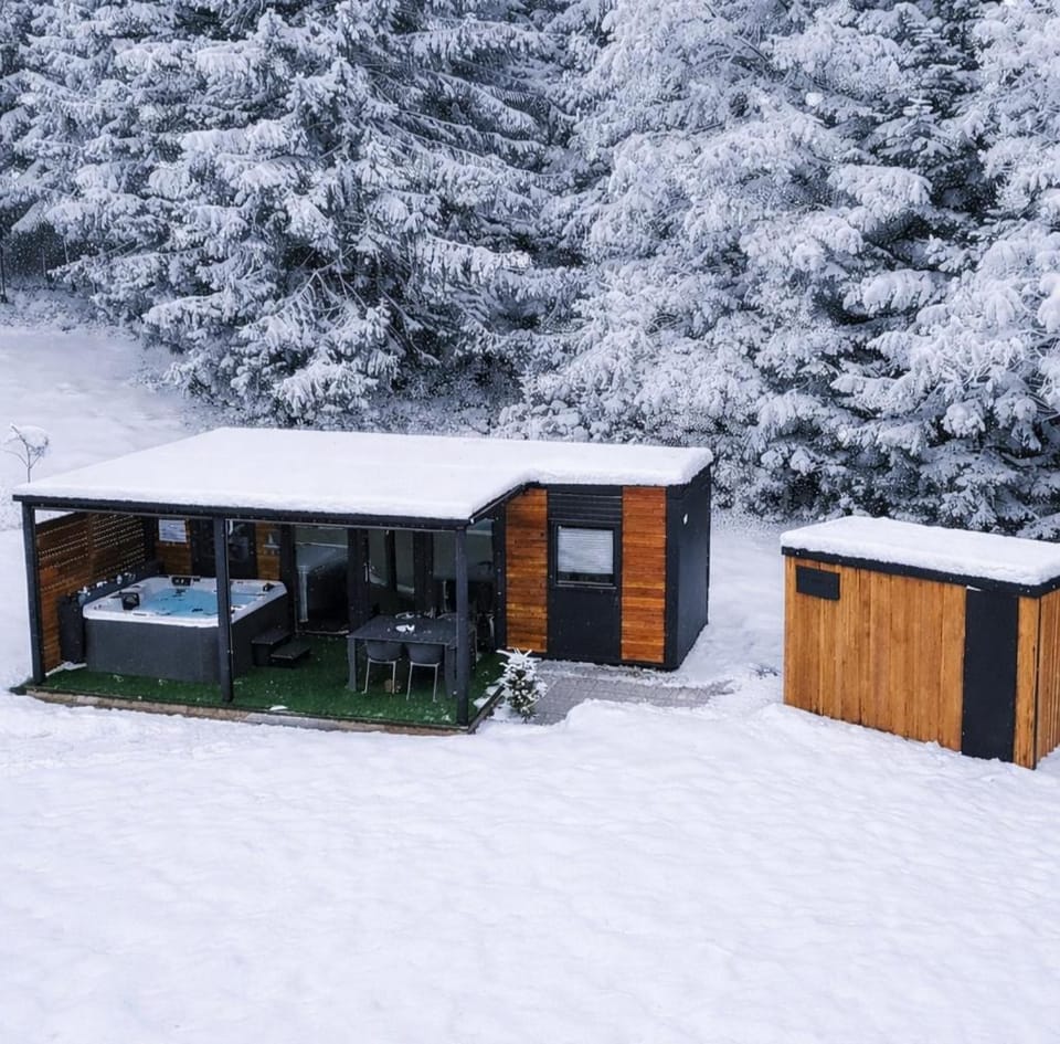 Property building, Natural landscape, Winter, Sauna