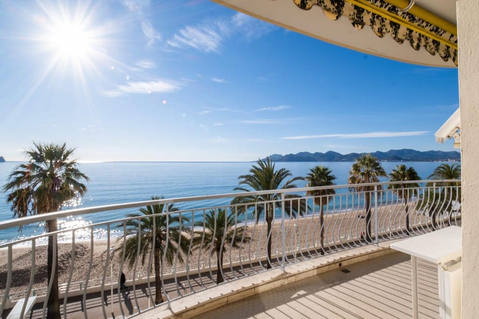 3-Br Apartment Sea View by the Beaches Apartment in Cannes