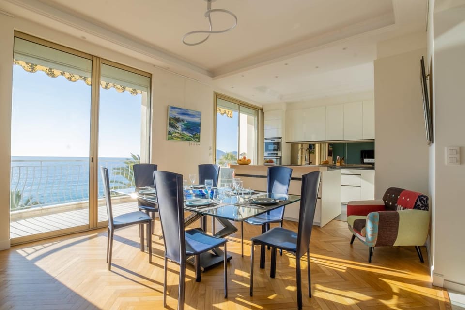 3-Br Apartment Sea View by the Beaches Apartment in Cannes