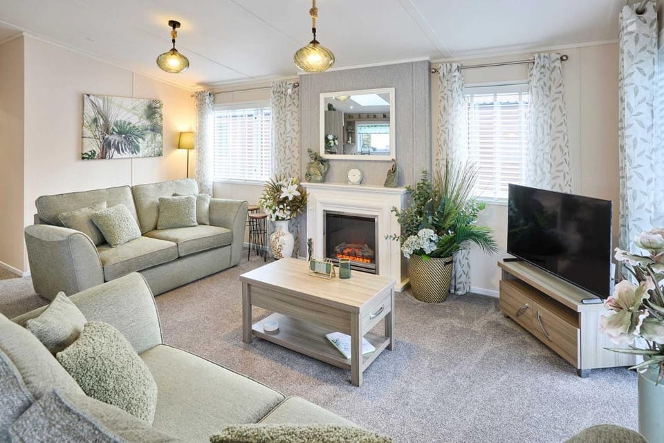 TV and multimedia, Living room, fireplace