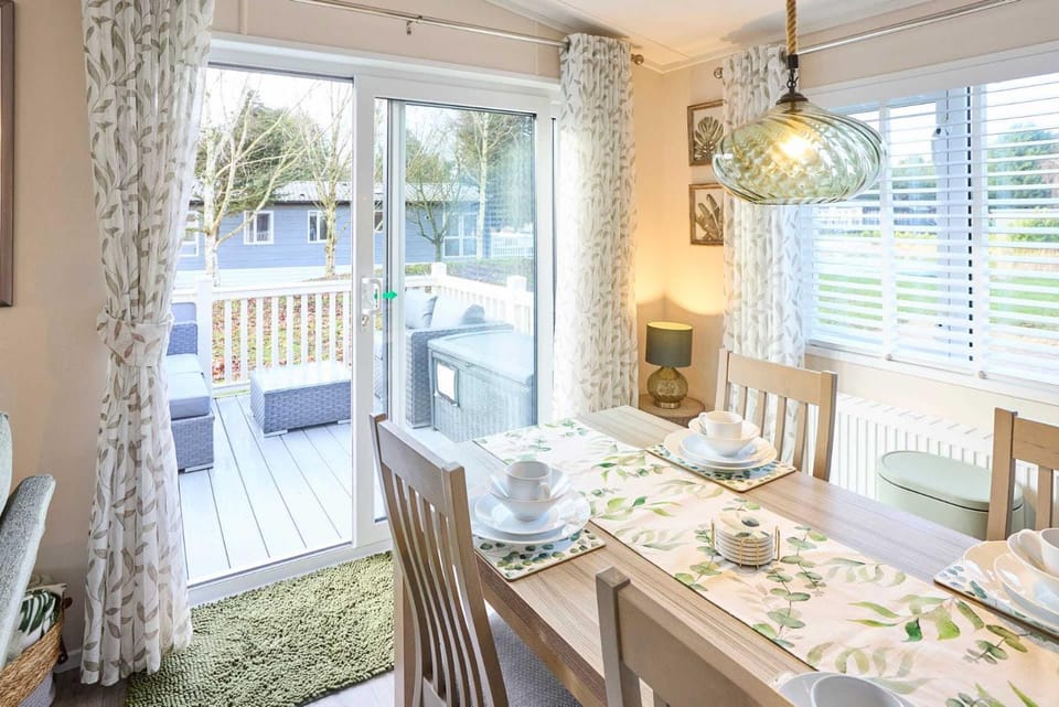 Patio, Dining area