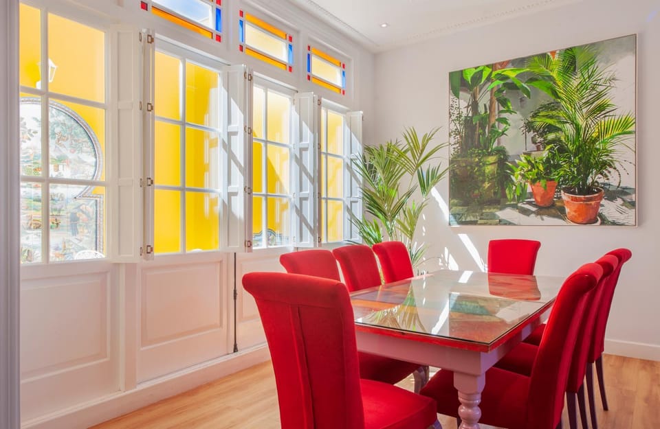 Living room, Seating area, Dining area