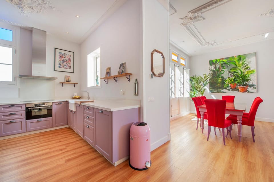 Kitchen or kitchenette, Living room, Seating area, Dining area, stove, kitchen