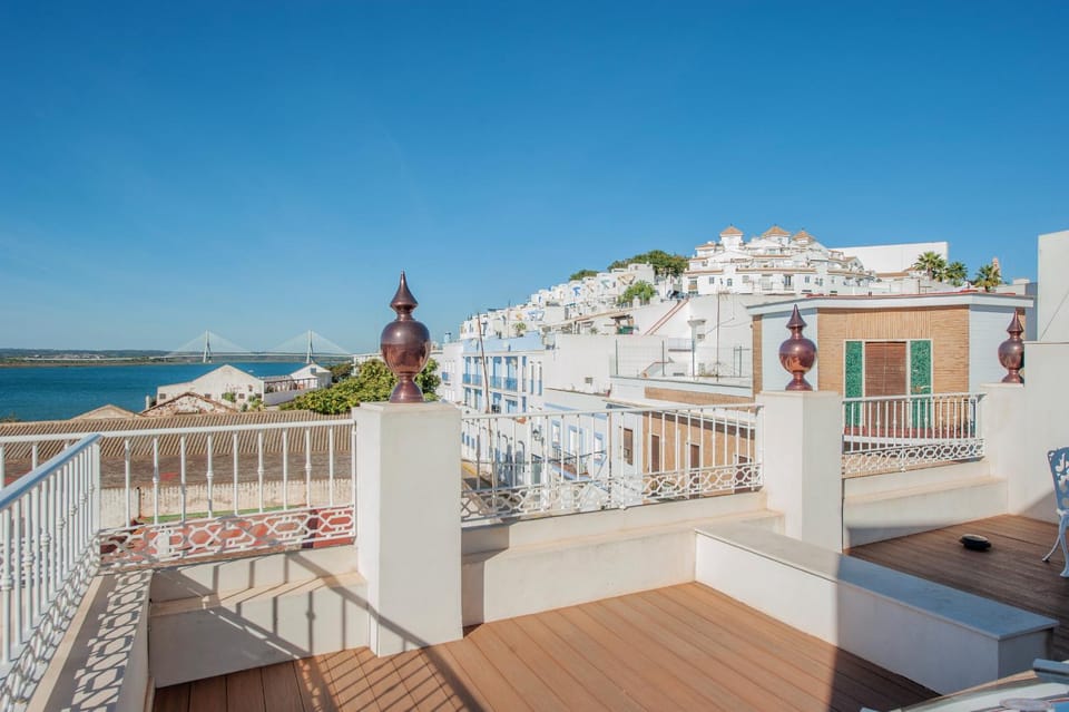 Property building, Nearby landmark, Day, View (from property/room), Balcony/Terrace, City view, River view