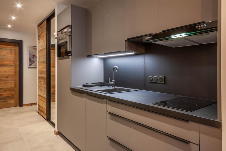 Kitchen or kitchenette