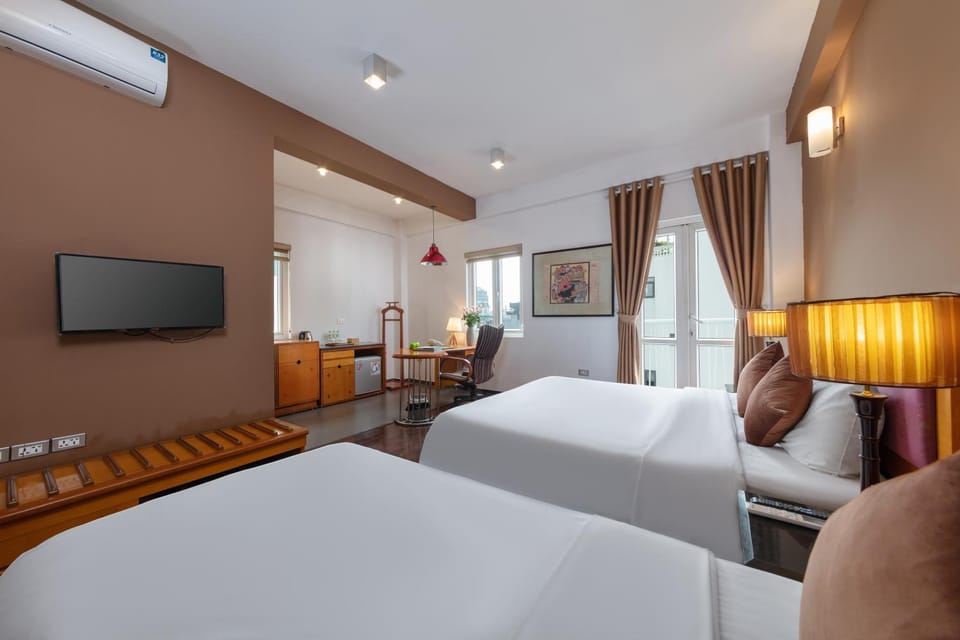 Bed, TV and multimedia, Living room, Bedroom, air conditioner