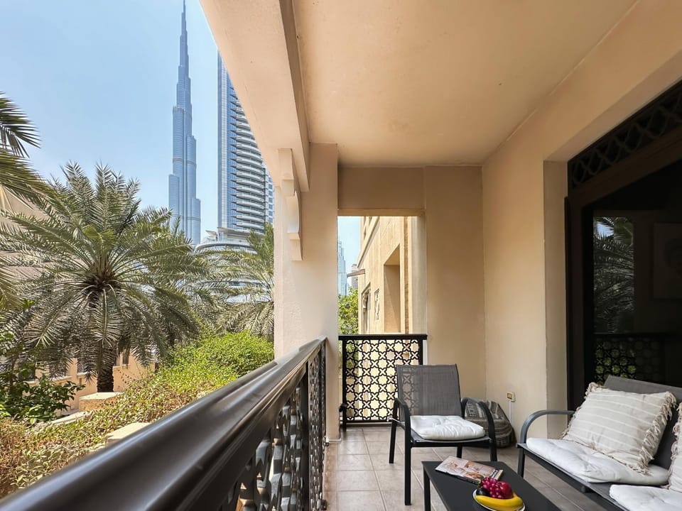 Trophy 2BR Aladdin Estate w Burj Khalifa View Apartment in Dubai
