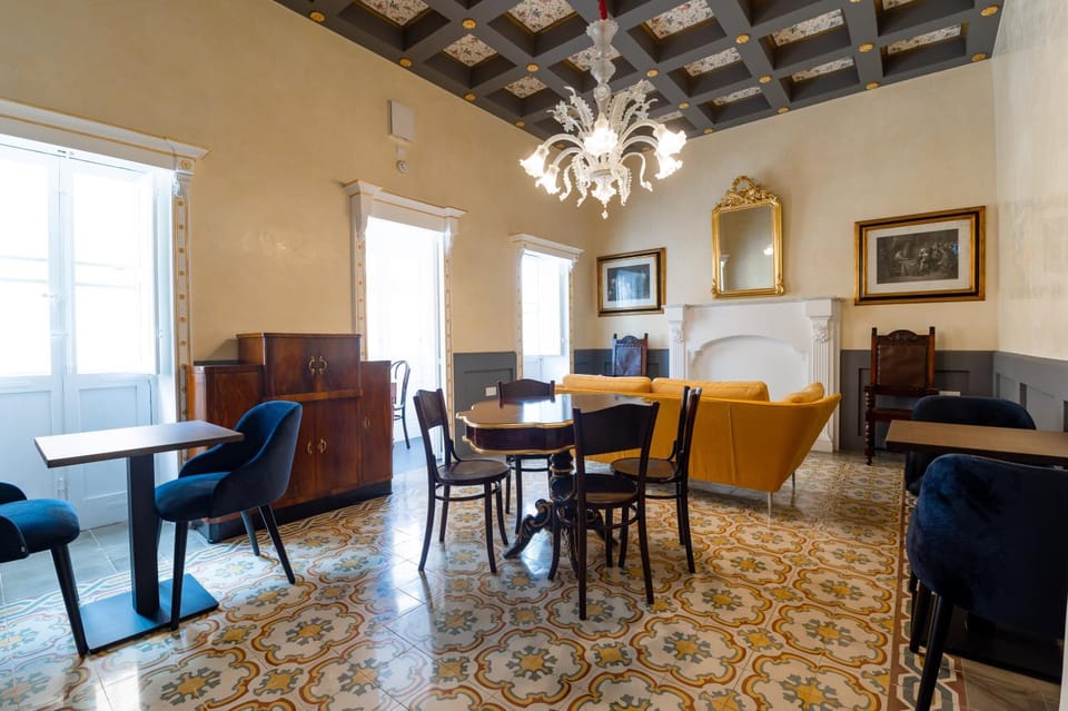 Communal lounge/ TV room