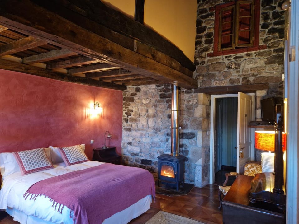 Hotel la Casona de Barrio, Alto Campoo Hotel in Cantabria