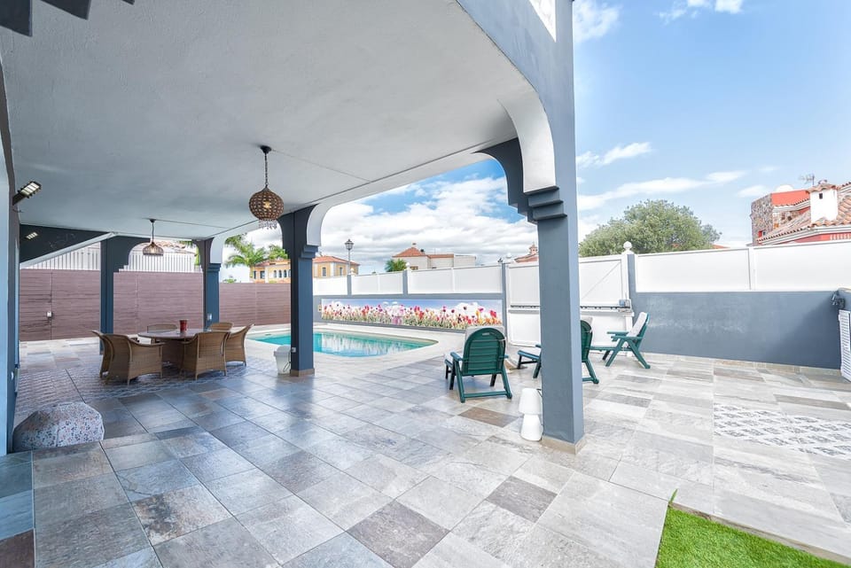 La VILLA DE ALISA La Casa Entera Villa in Maspalomas