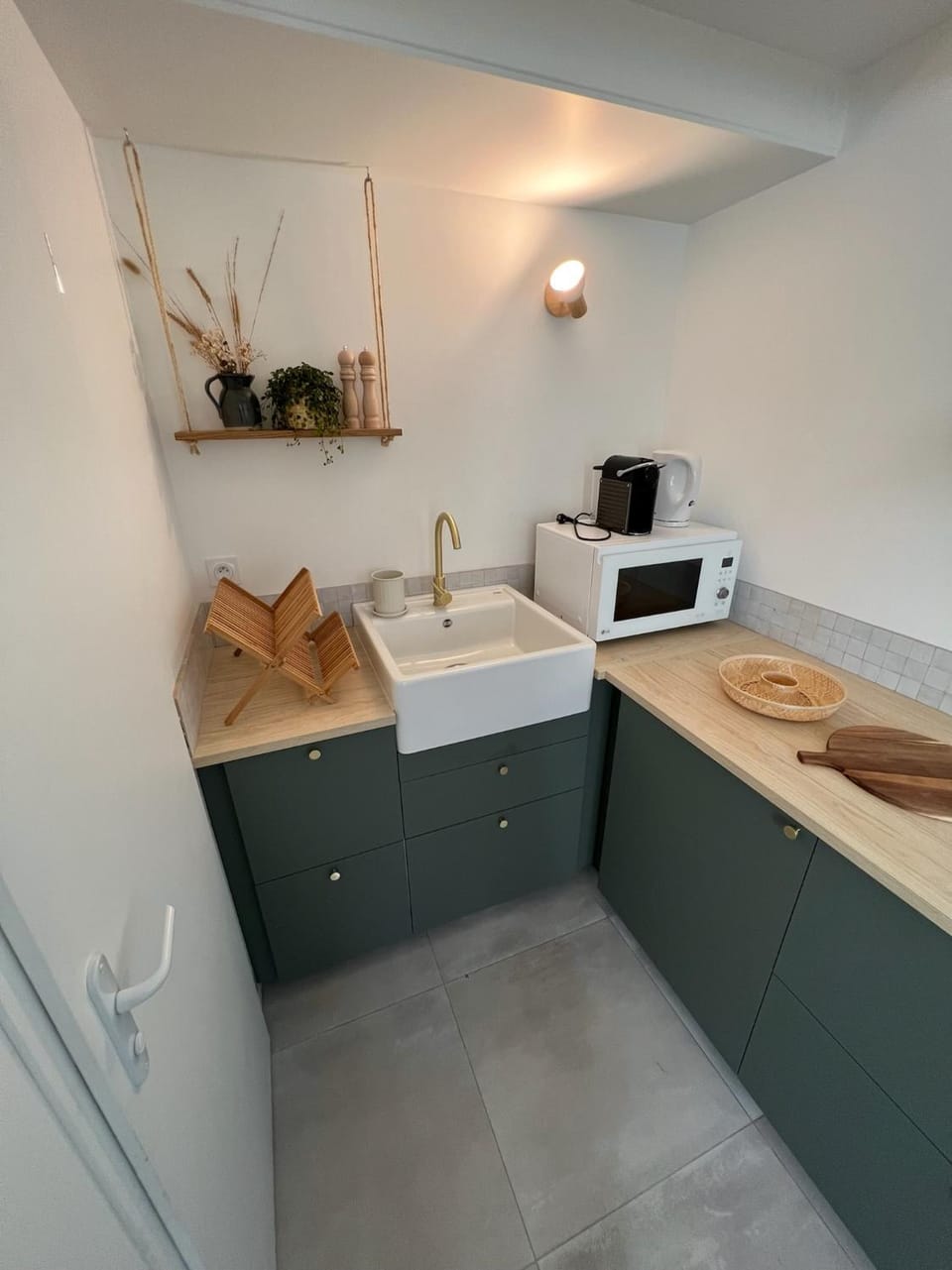 Kitchen or kitchenette