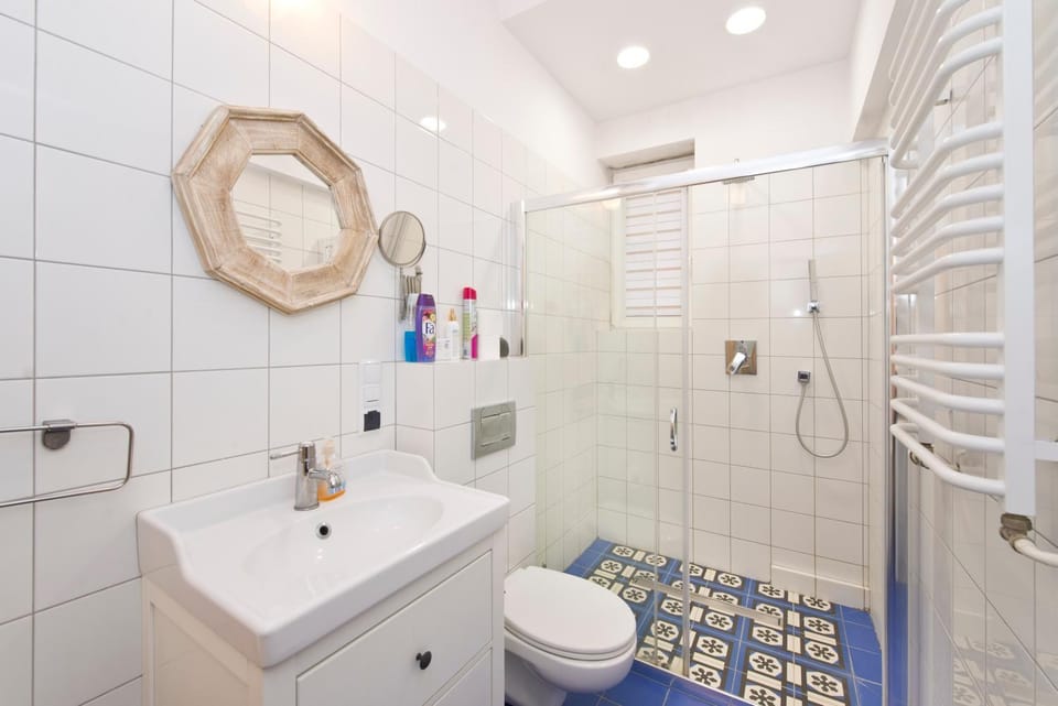 Shower, Bathroom, towels