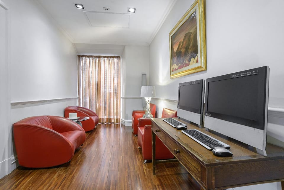Place of worship, Lounge or bar
