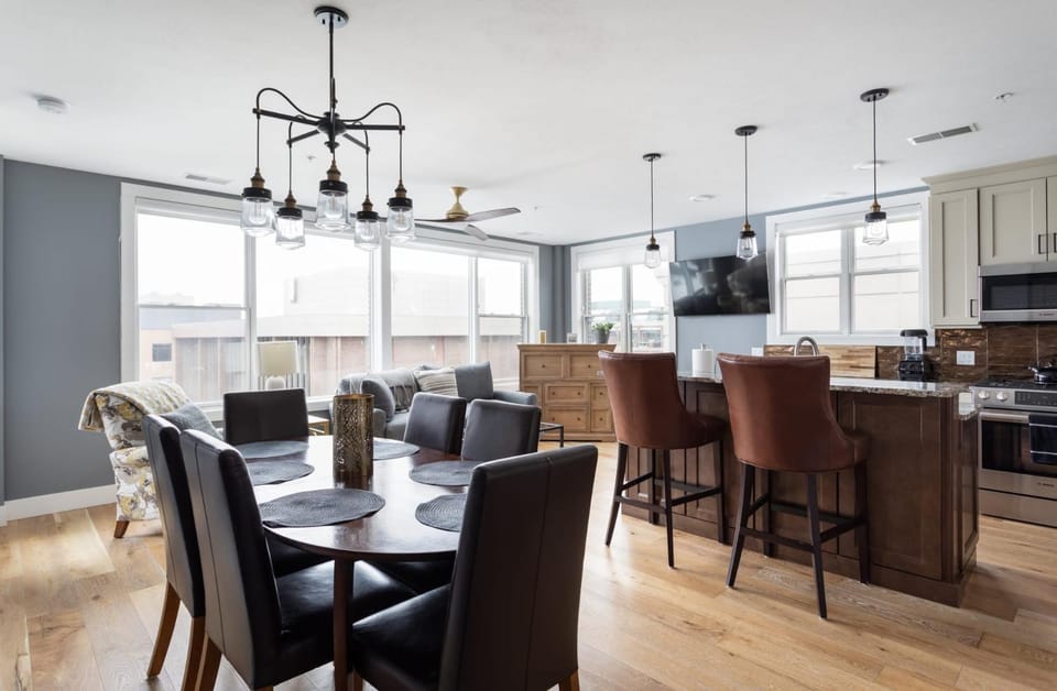 The Penthouse on Park - 501 House in Traverse City