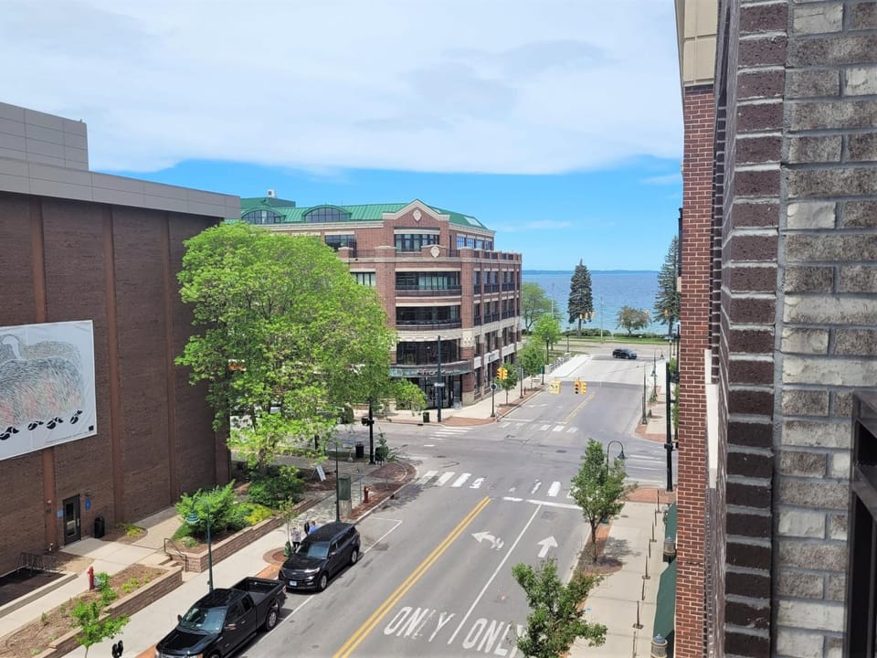 The Penthouse on Park - 501 House in Traverse City