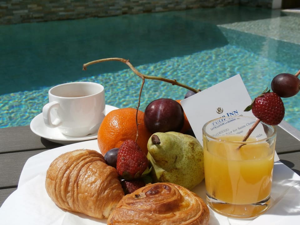 Food close-up, Food and drinks, Food, Swimming pool, Meals, Buffet breakfast, Lunch, Dinner, Drinks, Non alcoholic drinks