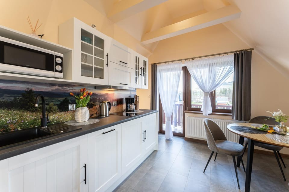 Dining area, kitchen