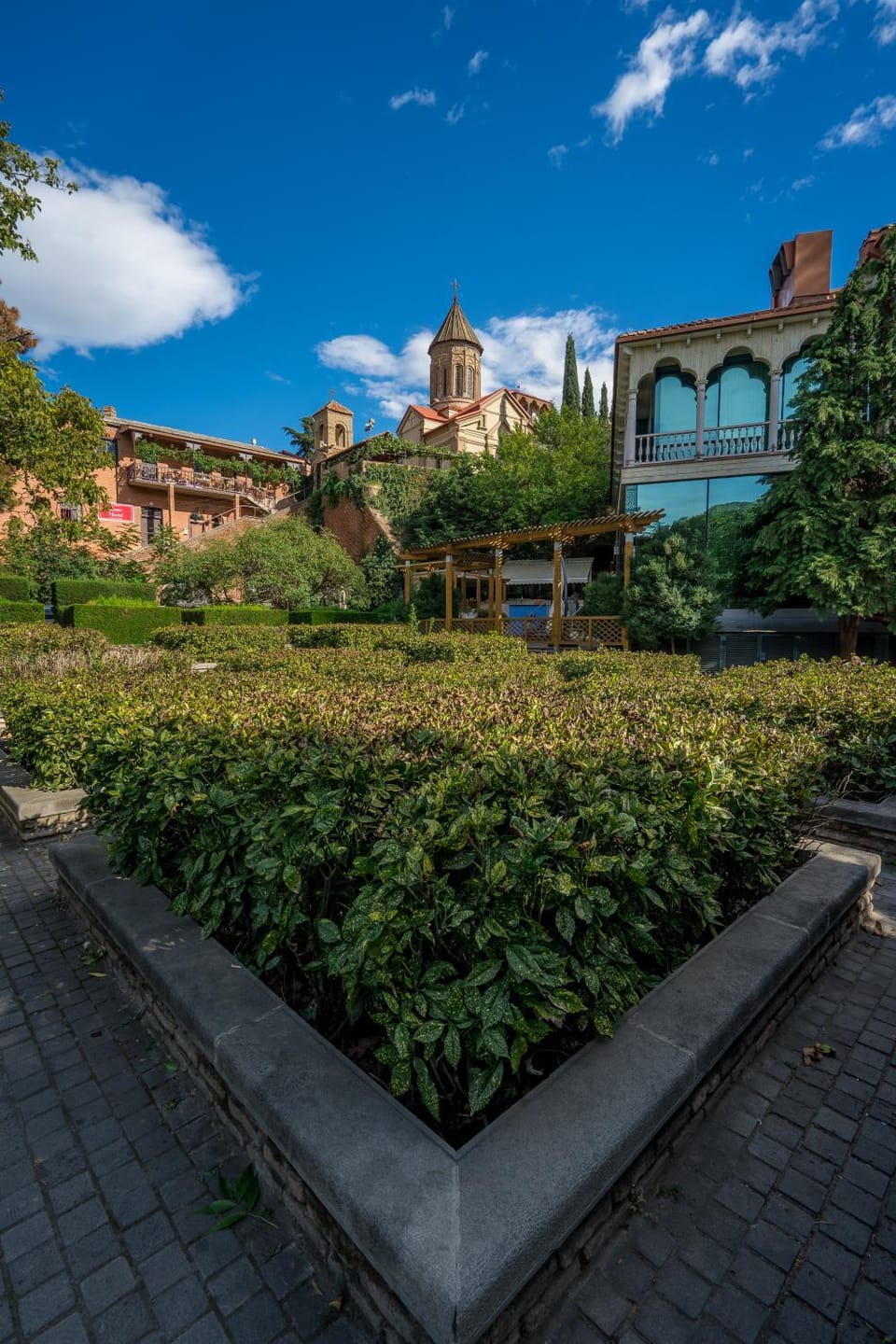 Nearby landmark, Neighbourhood, Garden, City view, Street view