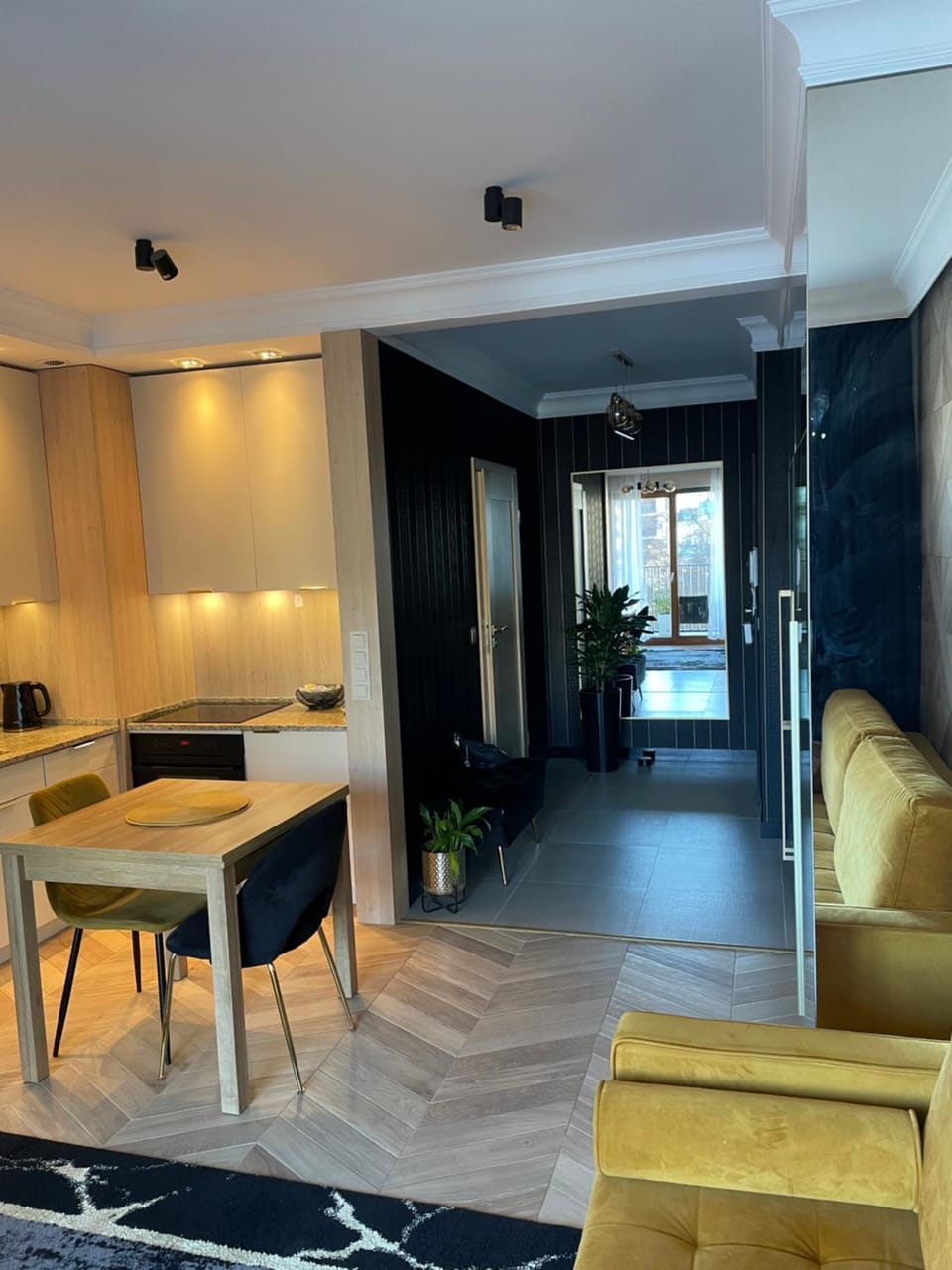 Kitchen or kitchenette, Living room, Seating area, Dining area