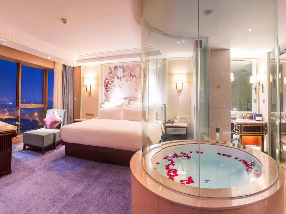Bed, Photo of the whole room, Bedroom, Bath