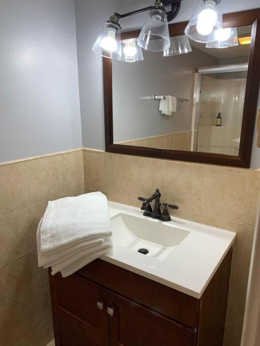 Aquatopia Waterpark-Pool-Tennis-Paintball- ZipLine 127 Apartment in Pocono Mountains