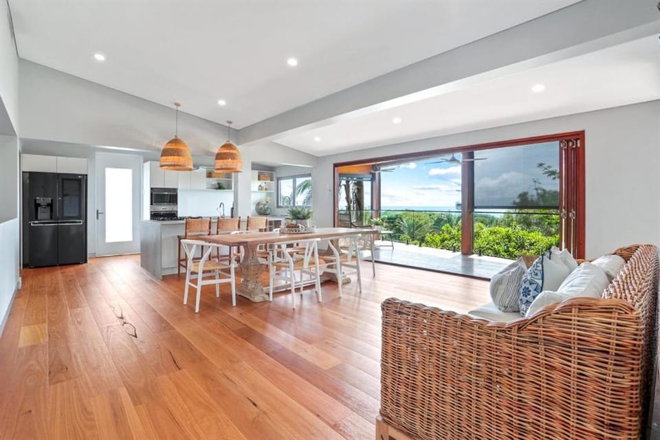 Luxe Coastal Abode, Marcus Beach House in Peregian Beach