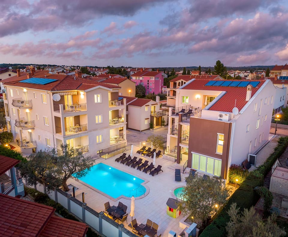 Property building, Swimming pool
