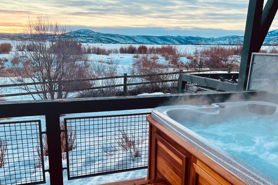Walkable Park Mountain Getaway: Hot Tub & Views! House in Snyderville