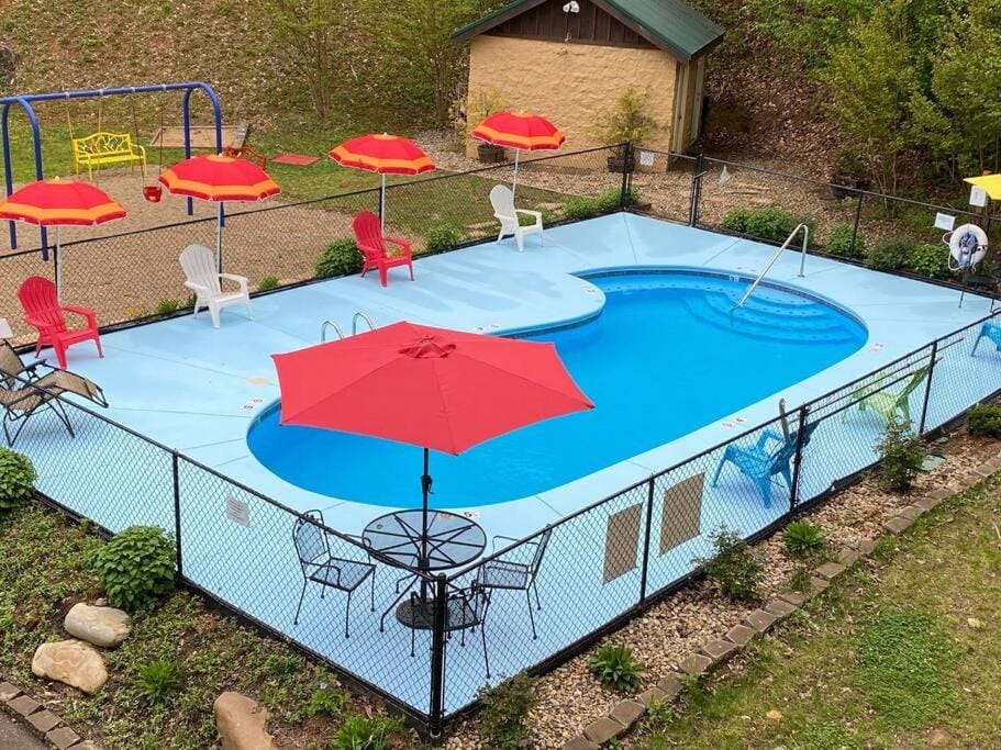 Swimming pool